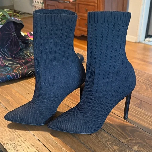 Steve Madden Black Textured Heeled Boots - Picture 2 of 8